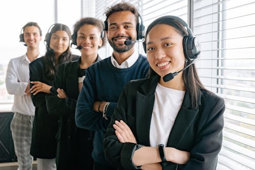 Dalian customer support specialist assisting expat tenants online
